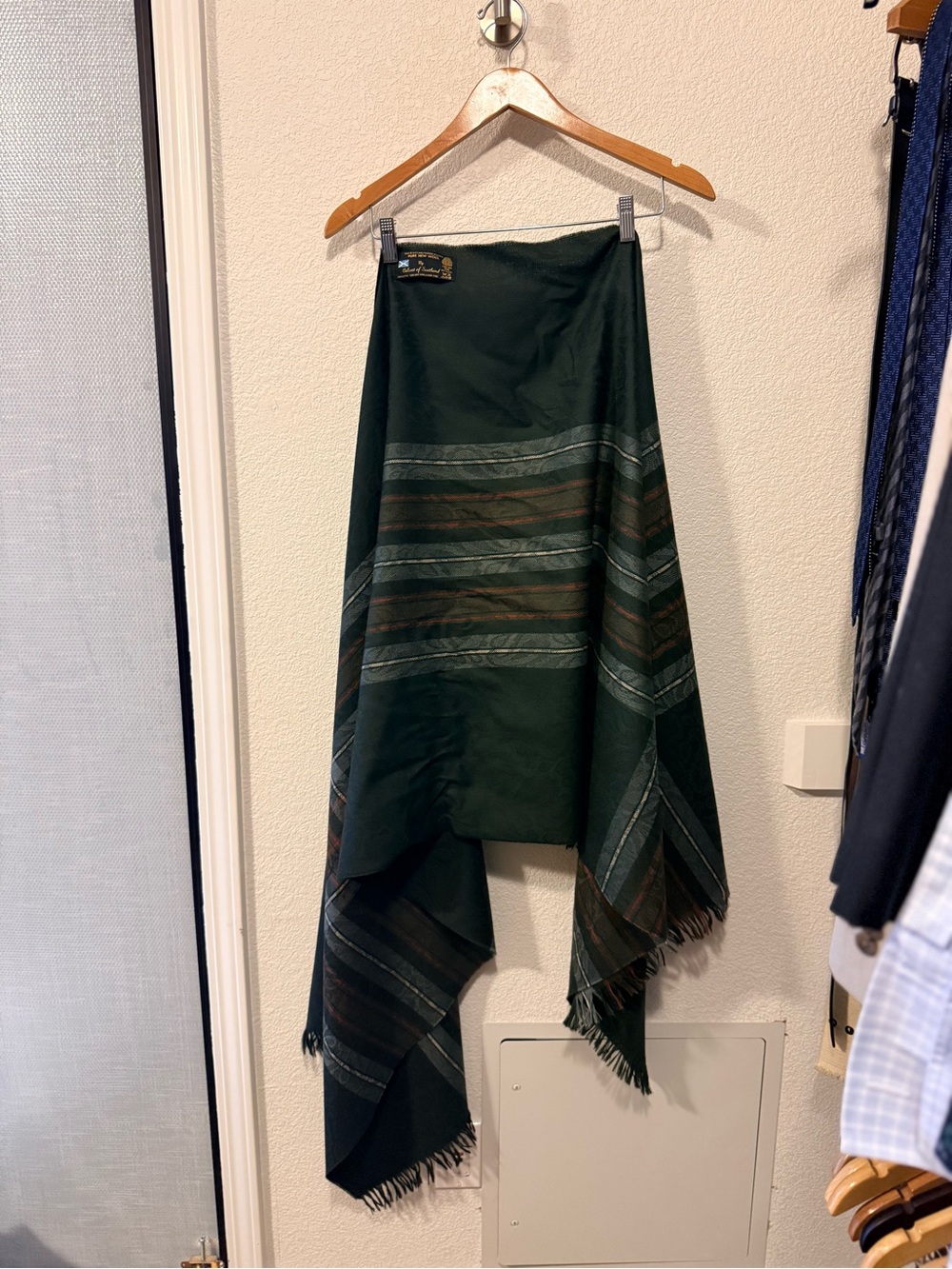 Calzeat of Scotland Pure New Wool Green Tartan Scarf Shawl Wrap Made In Scotland
